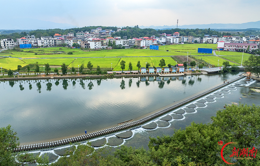碧水良田美乡村