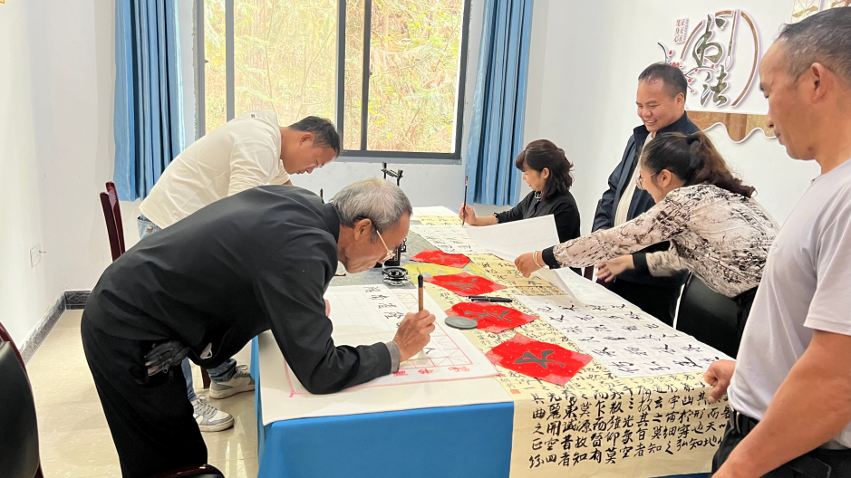 隆回县金石桥镇:党群阵地焕新颜 木韵匠心暖民心