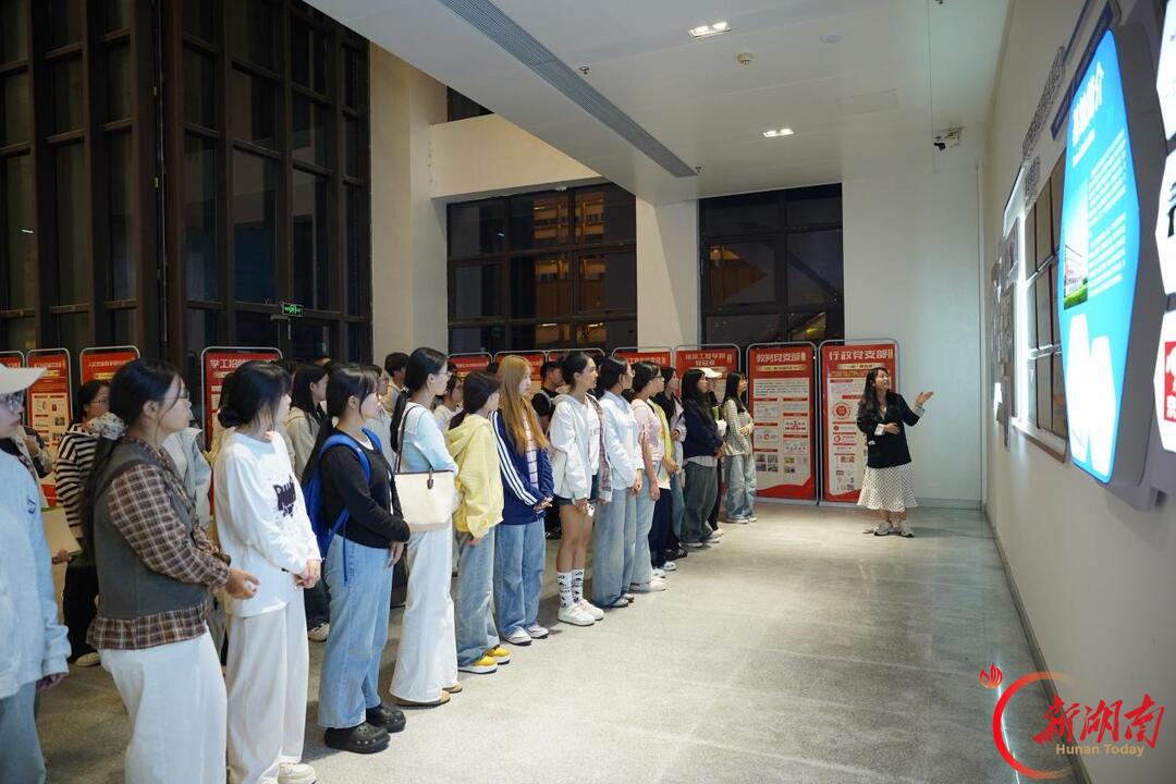 湖南软件职业技术大学走进湘潭市数字经济孵化基地开展研学活动