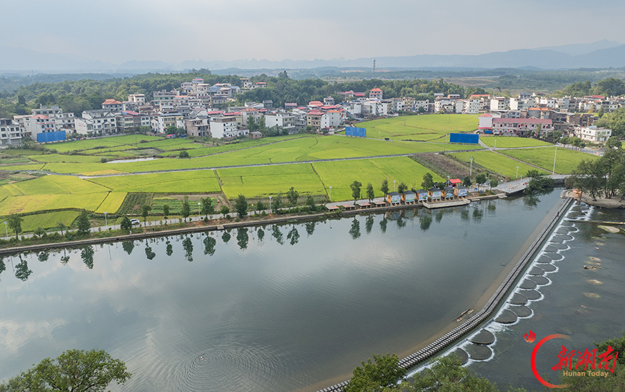 碧水良田美乡村
