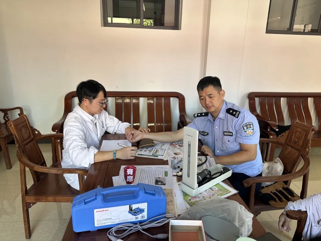 大祥公安分局红旗派出所开展中医健康义诊 关爱一线民辅警身心健康