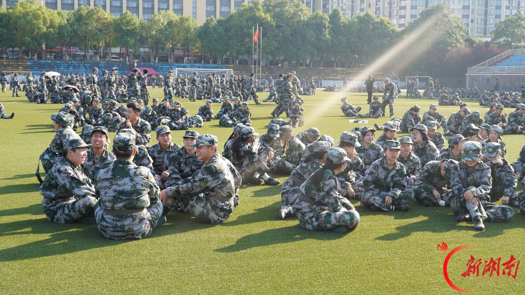 青春正步走丨跑道上的步履铿锵