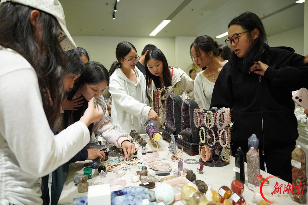 湖南软件职业技术大学走进湘潭市数字经济孵化基地开展研学活动