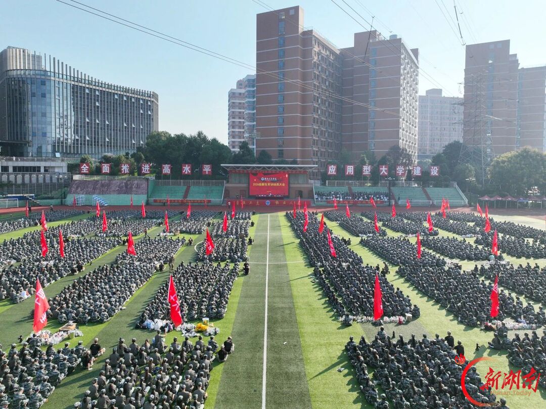 青春正步走丨以迷彩淬炼青春,以坚毅奔赴山海