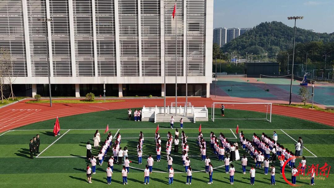 从小学先锋，长大做先锋——长沙市“国防开讲”红色基因传承活动举行