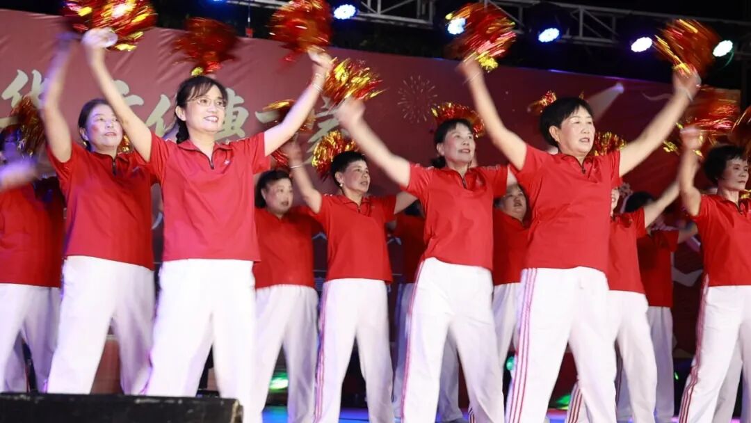 西湖管理区银龄文艺汇演点亮群众夜生活