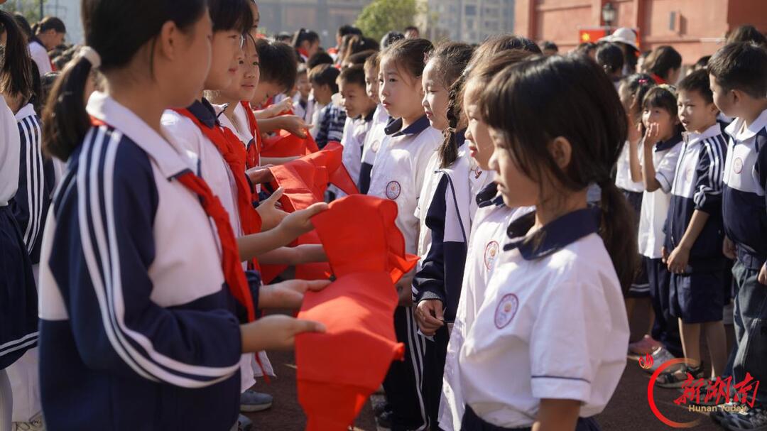 桂阳县珺山小学开展建队日系列活动暨新队员入队仪式