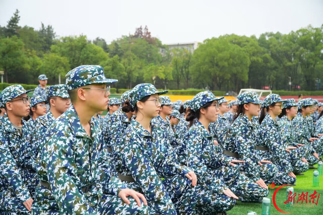 青春正步走丨以动静之姿,书写军训成长答卷