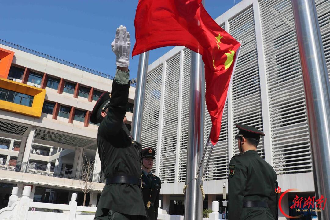 从小学先锋，长大做先锋——长沙市“国防开讲”红色基因传承活动举行