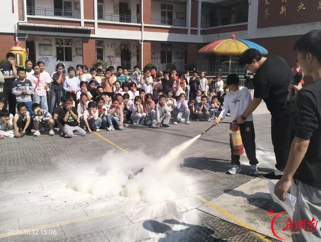 石门县罗坪乡安溪完小:消防演练进校园 安全技能记心间