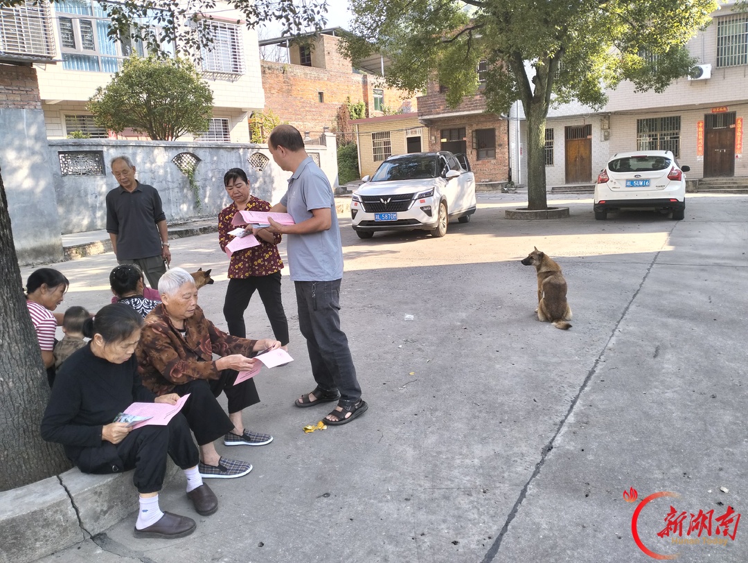 宜章县五岭镇:入户送策暖民心 医保参保护健康 秸秆禁烧守蓝天