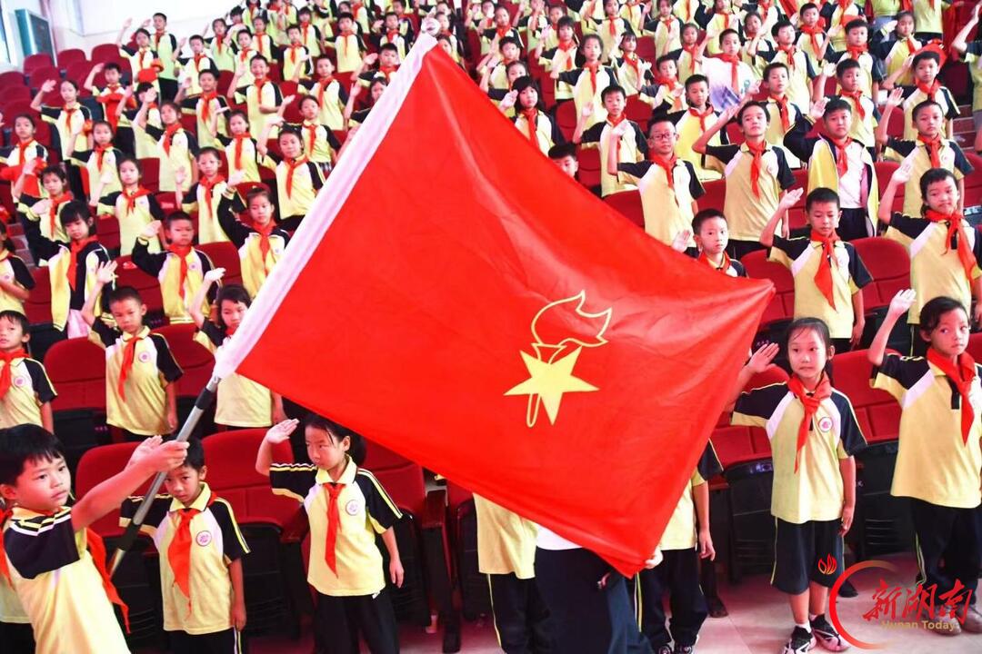 江永县潇浦镇芙蓉学校:高举队旗跟党走 少年接力新长征