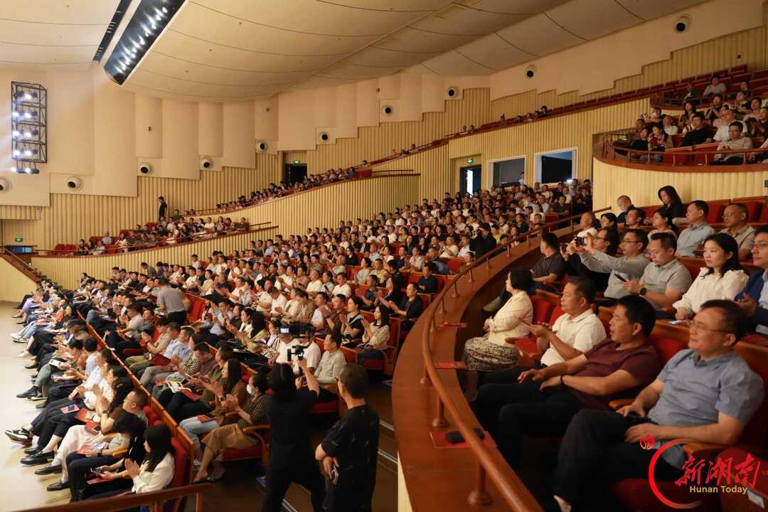 交响合唱颂转兵,省直机关中心组大课堂暨“湘直工惠+文化”活动成功举办
