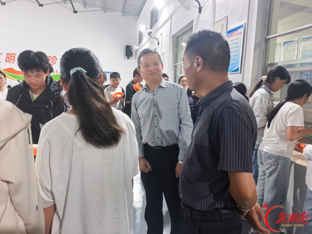南县华阁镇复兴港初级中学扎实筑牢校园食堂安全屏障