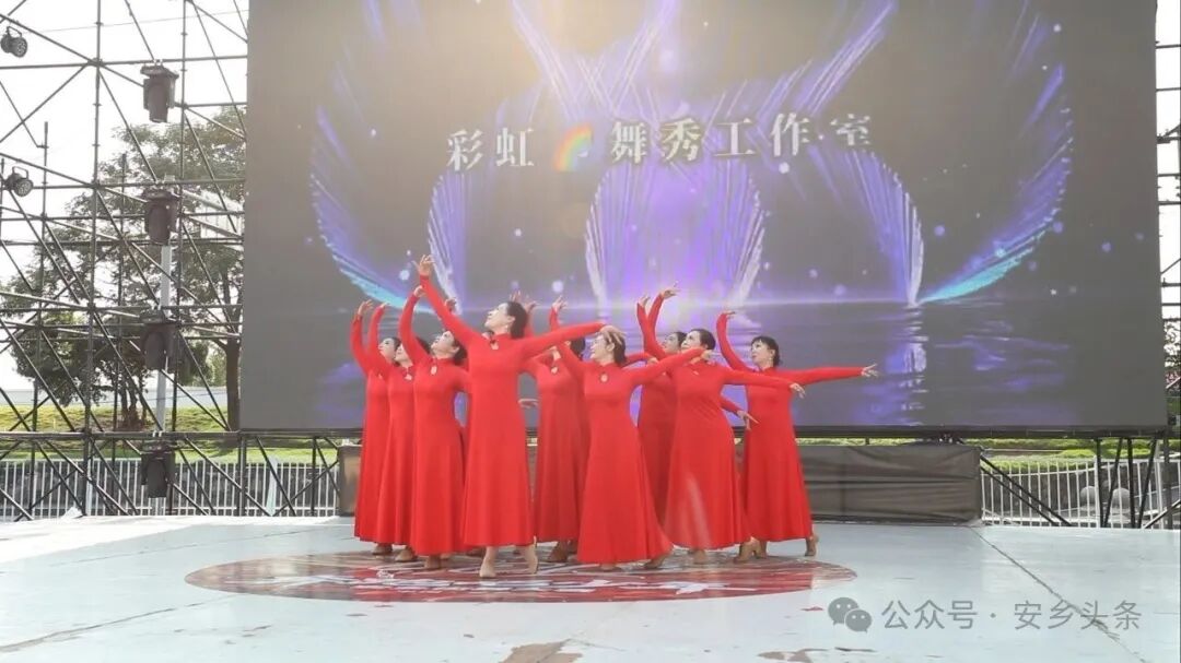 安乡酱卤不夜城千人起舞迎重阳