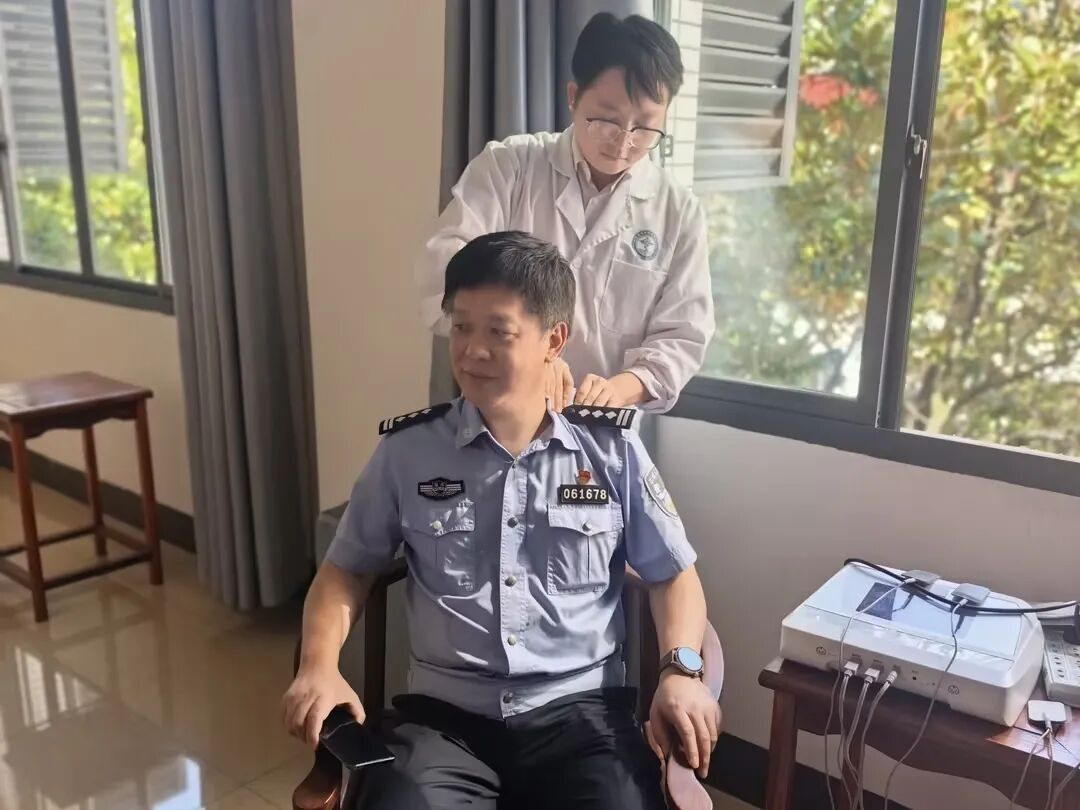 大祥公安分局红旗派出所开展中医健康义诊 关爱一线民辅警身心健康