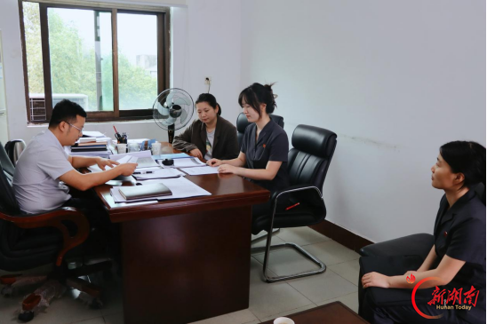 道闸不能“卡”住民心 石峰法院司法建议规范物业催费