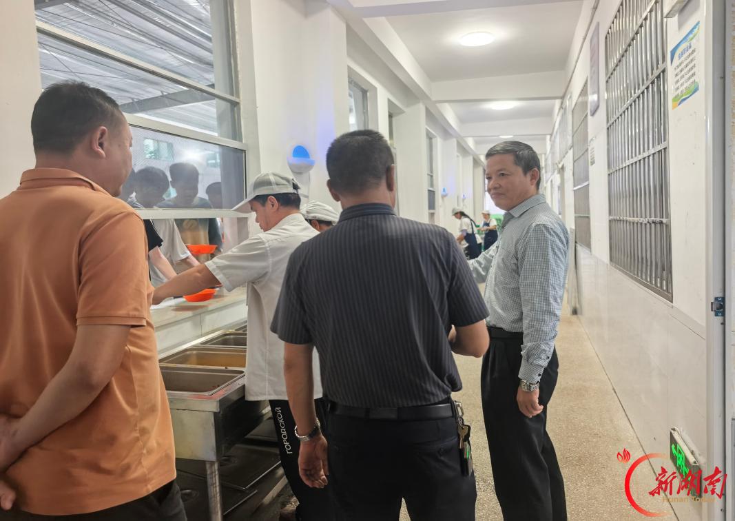 南县华阁镇复兴港初级中学扎实筑牢校园食堂安全屏障
