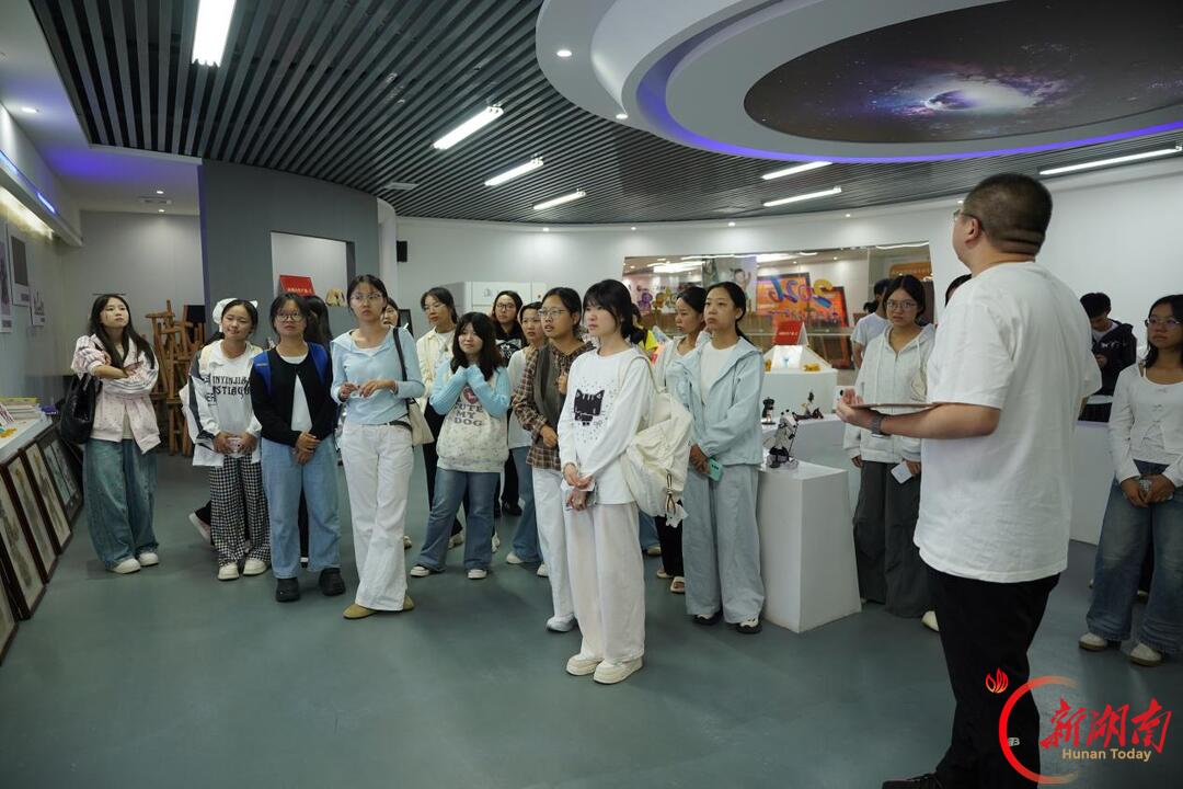 湖南软件职业技术大学走进湘潭市数字经济孵化基地开展研学活动