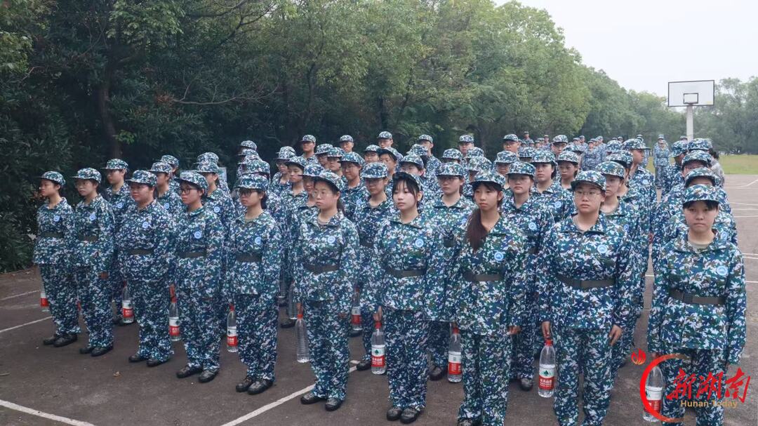 青春正步走|骄阳砺骨,迷彩绽华