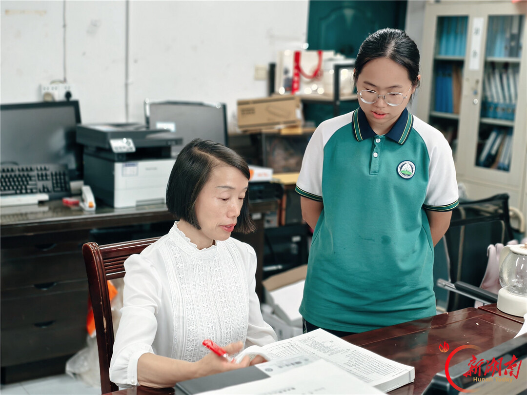 薪火传文脉 笃行育新人——湘西州民族中学梯队化教师队伍建设综述