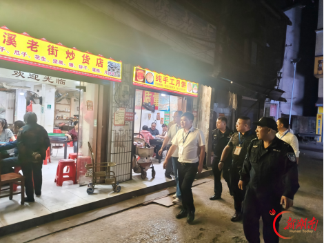 洋溪镇夜间突击检查重点场所,消除隐患护平安