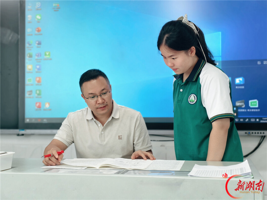 薪火传文脉 笃行育新人——湘西州民族中学梯队化教师队伍建设综述
