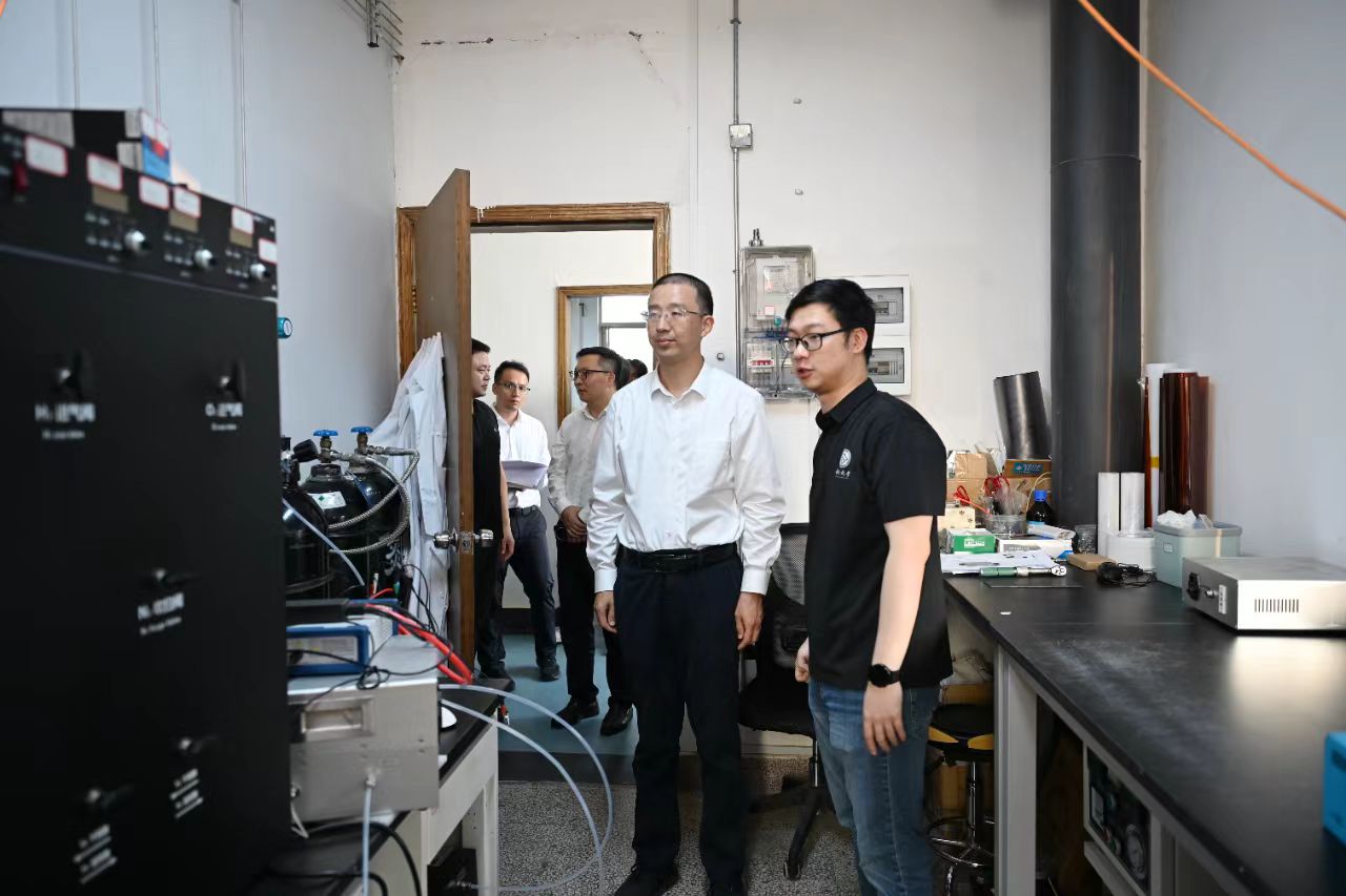 周健调研新区氢能产业发展情况