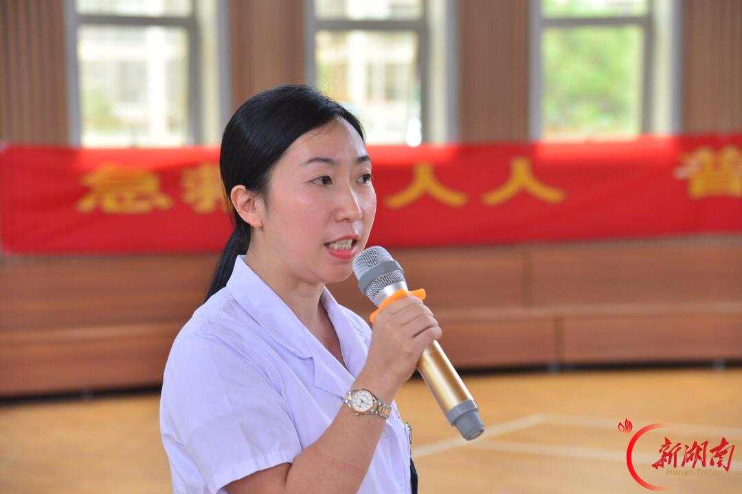 多学科专家进校园 450名学生完成“五健”专项筛查