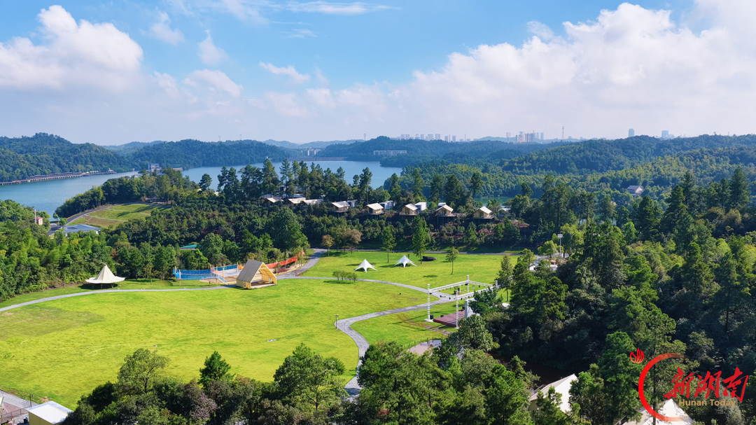 十里沐红枫秋日限定浪漫!益阳鱼形湖这里迎来全城最早秋景