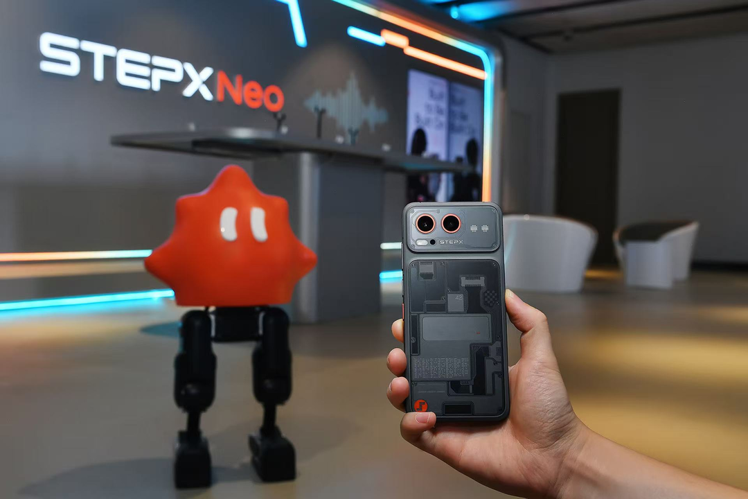 上海大模型企业造的手机开卖了:STEPX Neo正式发布,3999元“全栈价”能否打动市场?