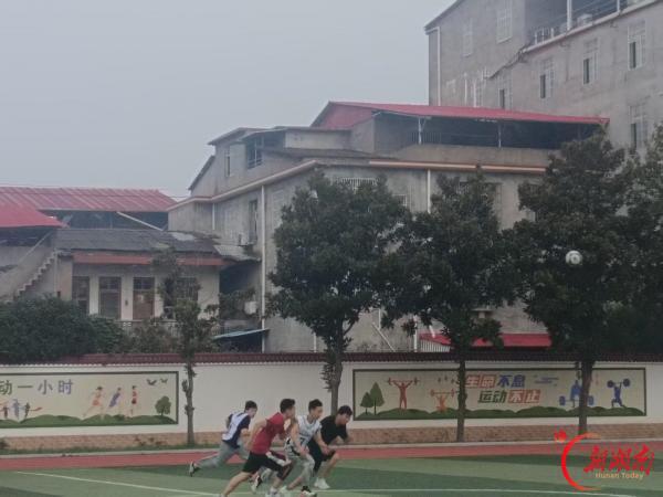 南县厂窖镇初级中学:绿茵场上 青春飞扬