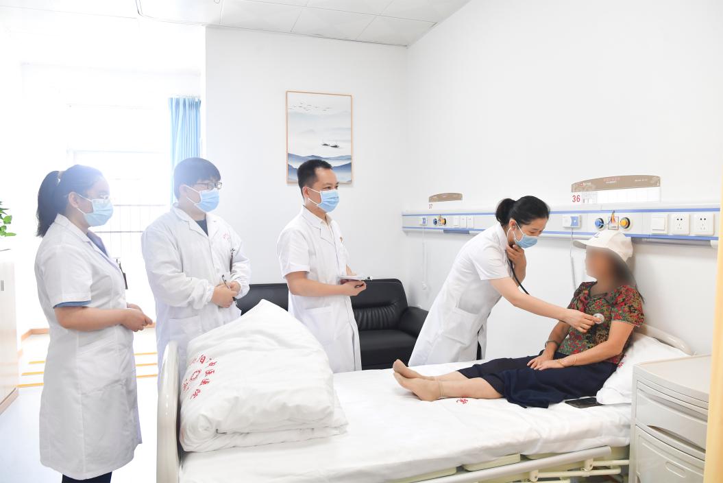 浏阳名中医伍明辉:中西医协同抗癌痛,为患者撑起生命的晴空