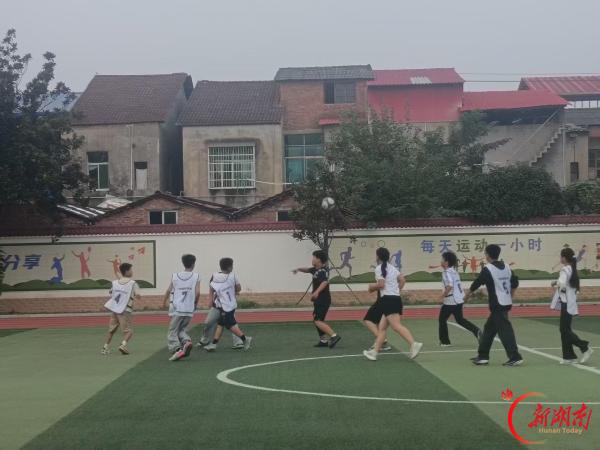 南县厂窖镇初级中学:绿茵场上 青春飞扬