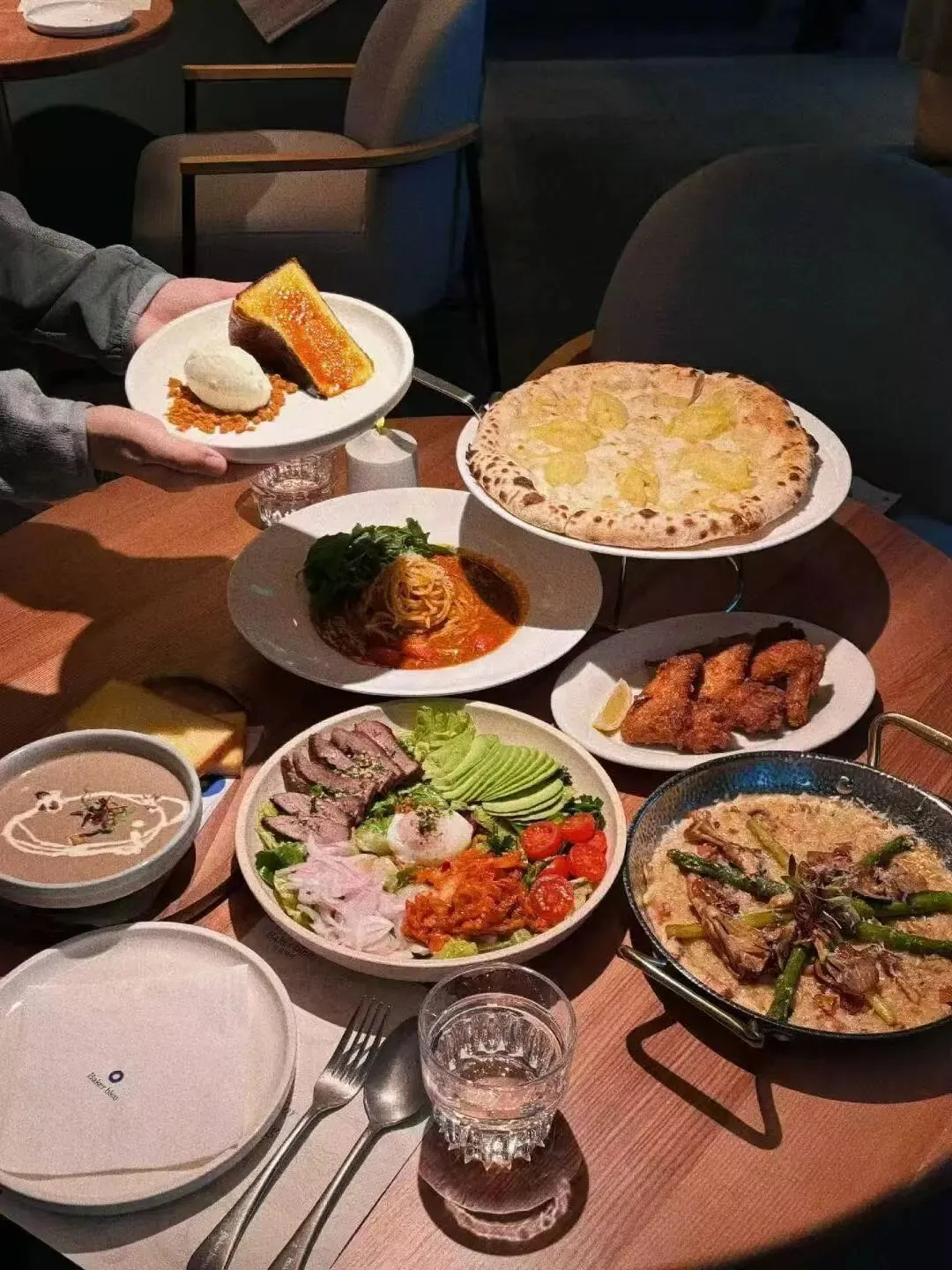 “漂亮饭”为何硬控年轻人