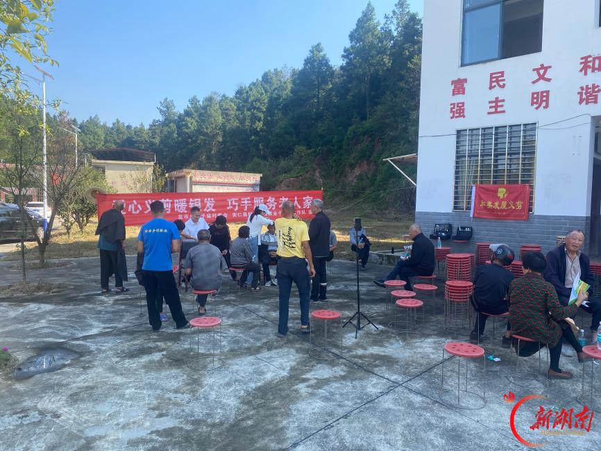 安仁县龙市乡金子盆村:日间市集惠民生 夜间舞台聚民心