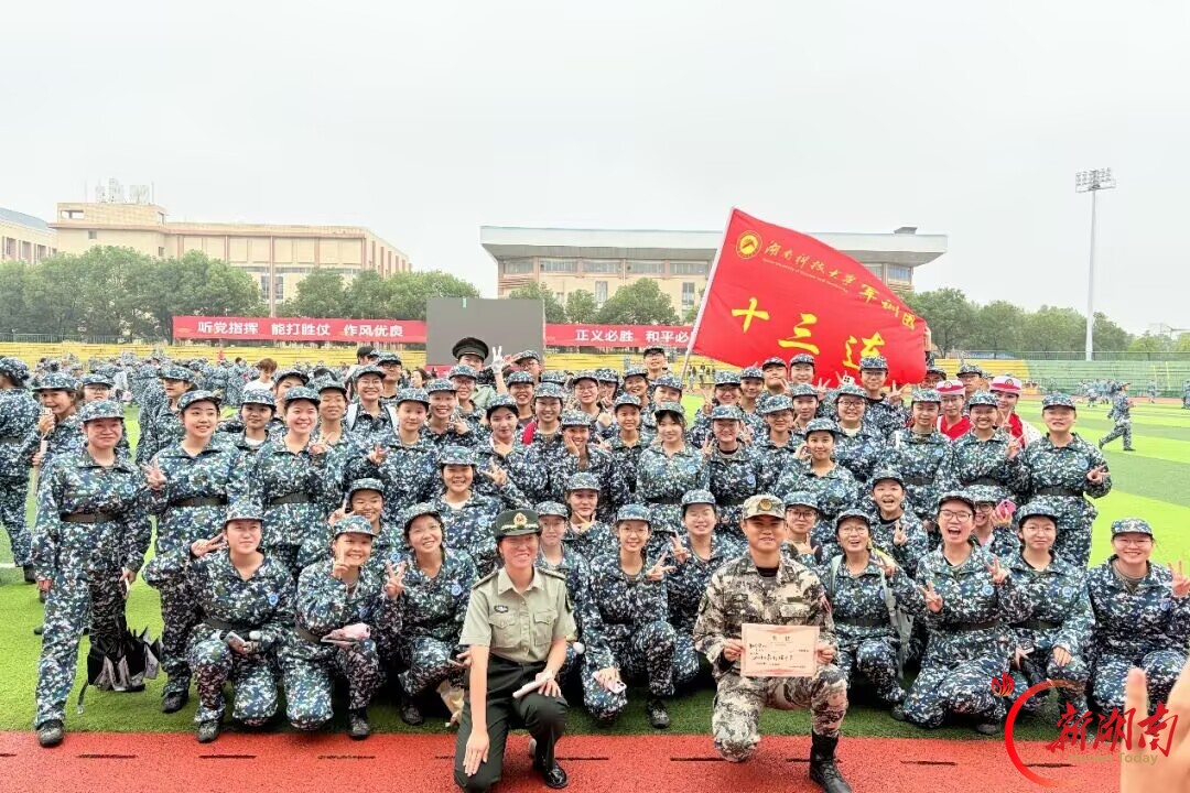青春正步走丨以镜头为眼,看迷彩青春拔节生长