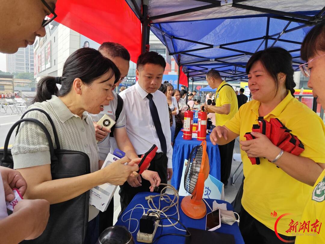 以危换安护万家 湖南湘江新区麓谷街道开展国际减灾日应急救援演练活动