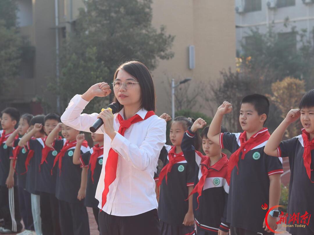 衡阳师范学院附属小学举行少先队员入队仪式