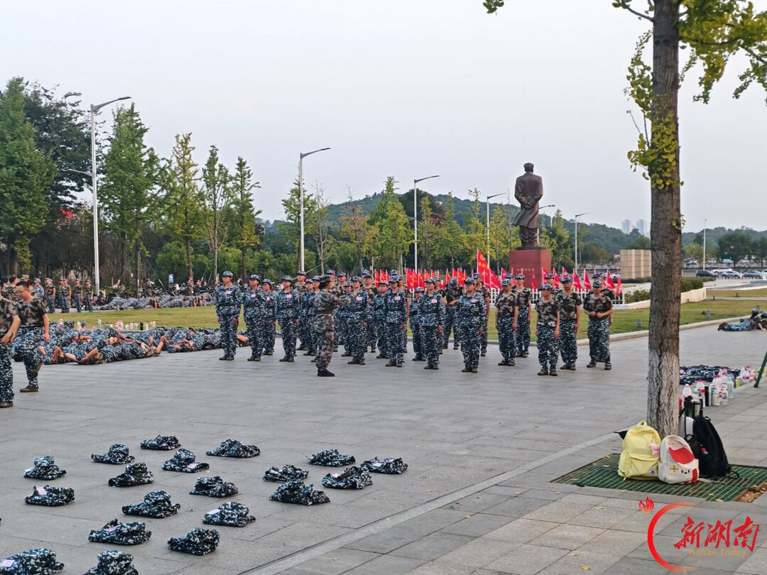 青春正步走丨迷彩青春，在湘大秋日里拔节生长