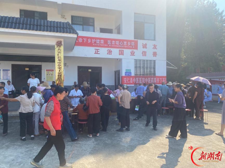 安仁县龙市乡金子盆村:日间市集惠民生 夜间舞台聚民心