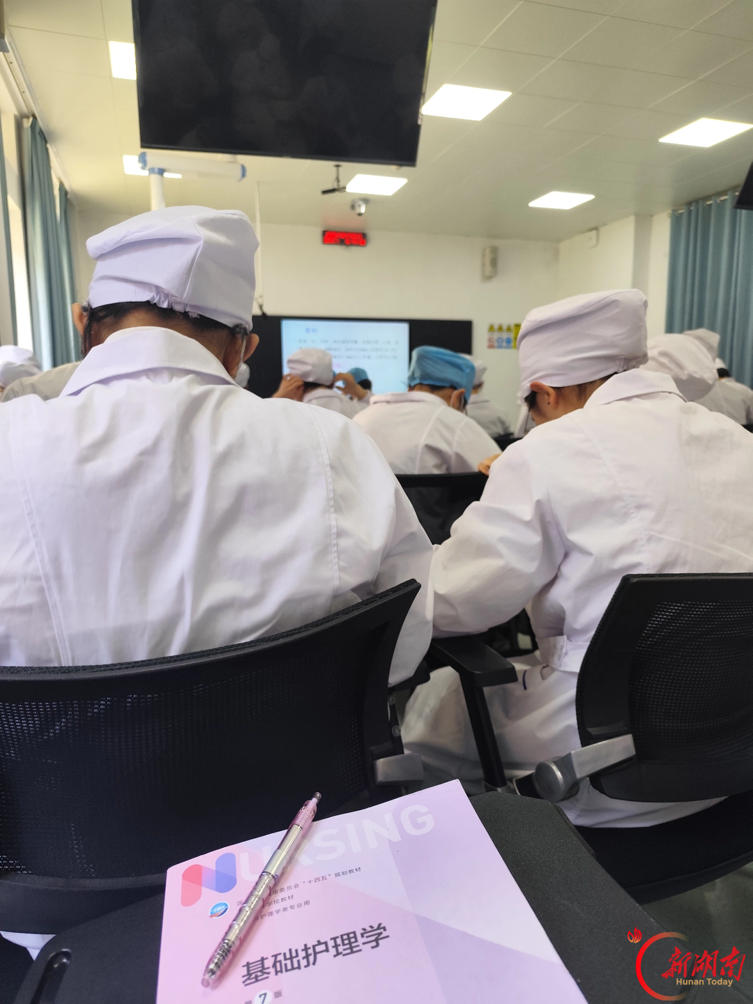 医学生·开学季|我的学医“新起点”(196)于不断学习中,改变对护理的认知