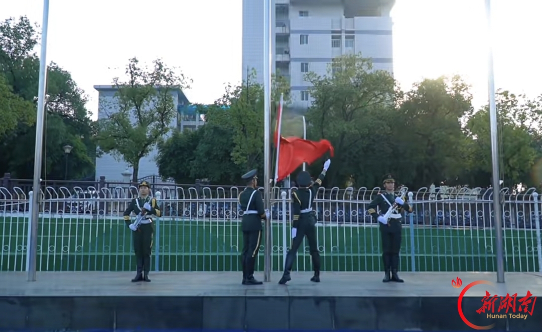 青春正步走丨十月迷彩,镜头里的青春淬炼