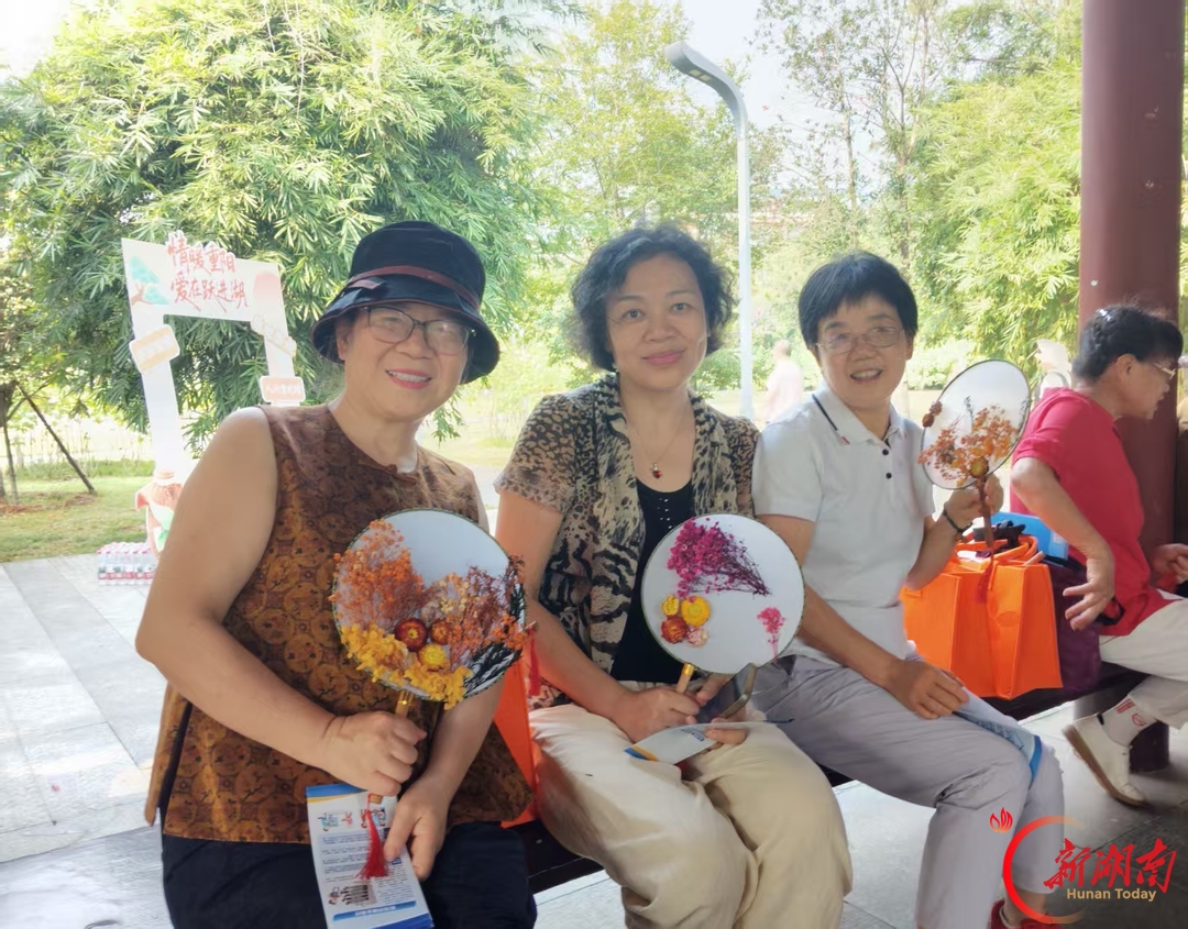 情暖重阳桑榆美 欢歌乐享夕阳红——跃进湖社区开展重阳节主题活动