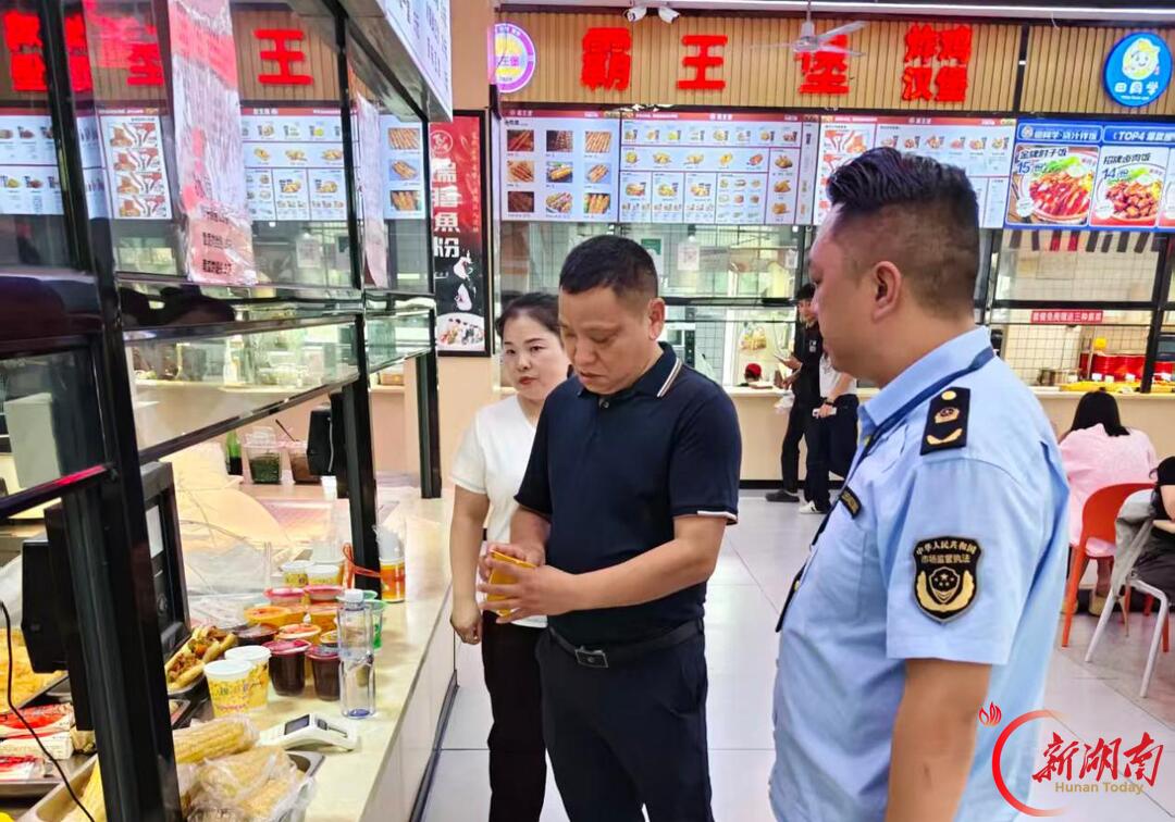 后厨“晒”出来 封签护送达 珠晖区织密高校周边网络餐饮食品安全防护网