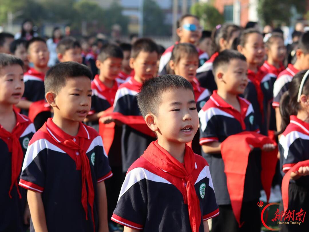 衡阳师范学院附属小学举行少先队员入队仪式
