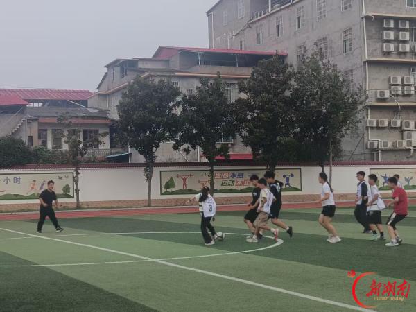 南县厂窖镇初级中学:绿茵场上 青春飞扬