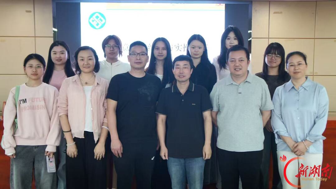 晏杰雄教授莅临湖南科技大学“昭潭大讲坛” 分享创意写作经验