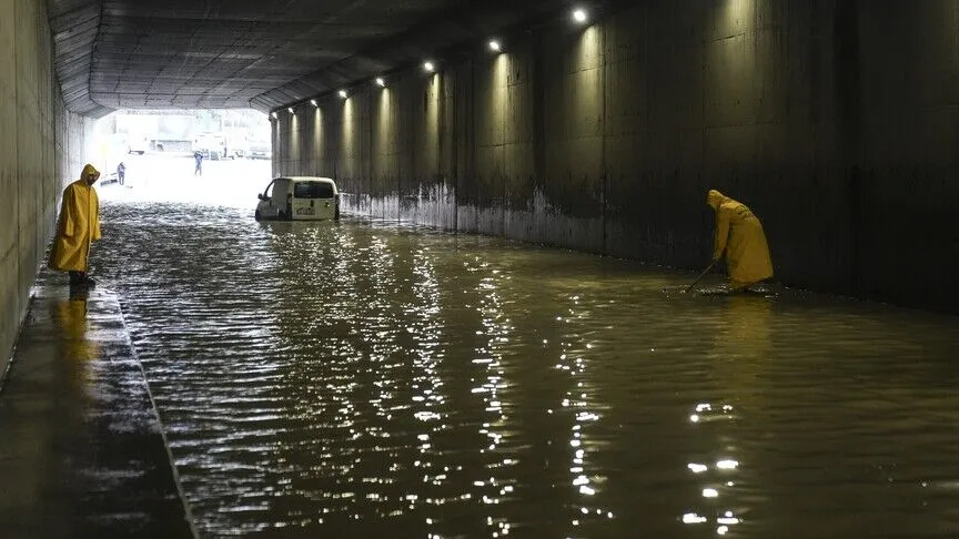 土耳其伊斯坦布尔强降雨引发城市内涝 交通大面积瘫痪