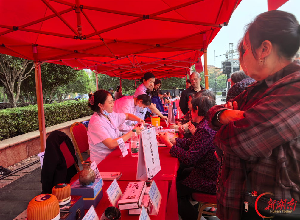 2026年岳阳市“我们的节日·重阳”主题文化暨“孝友巴陵·情暖重阳”文明实践集中示范活动在岳阳县举行